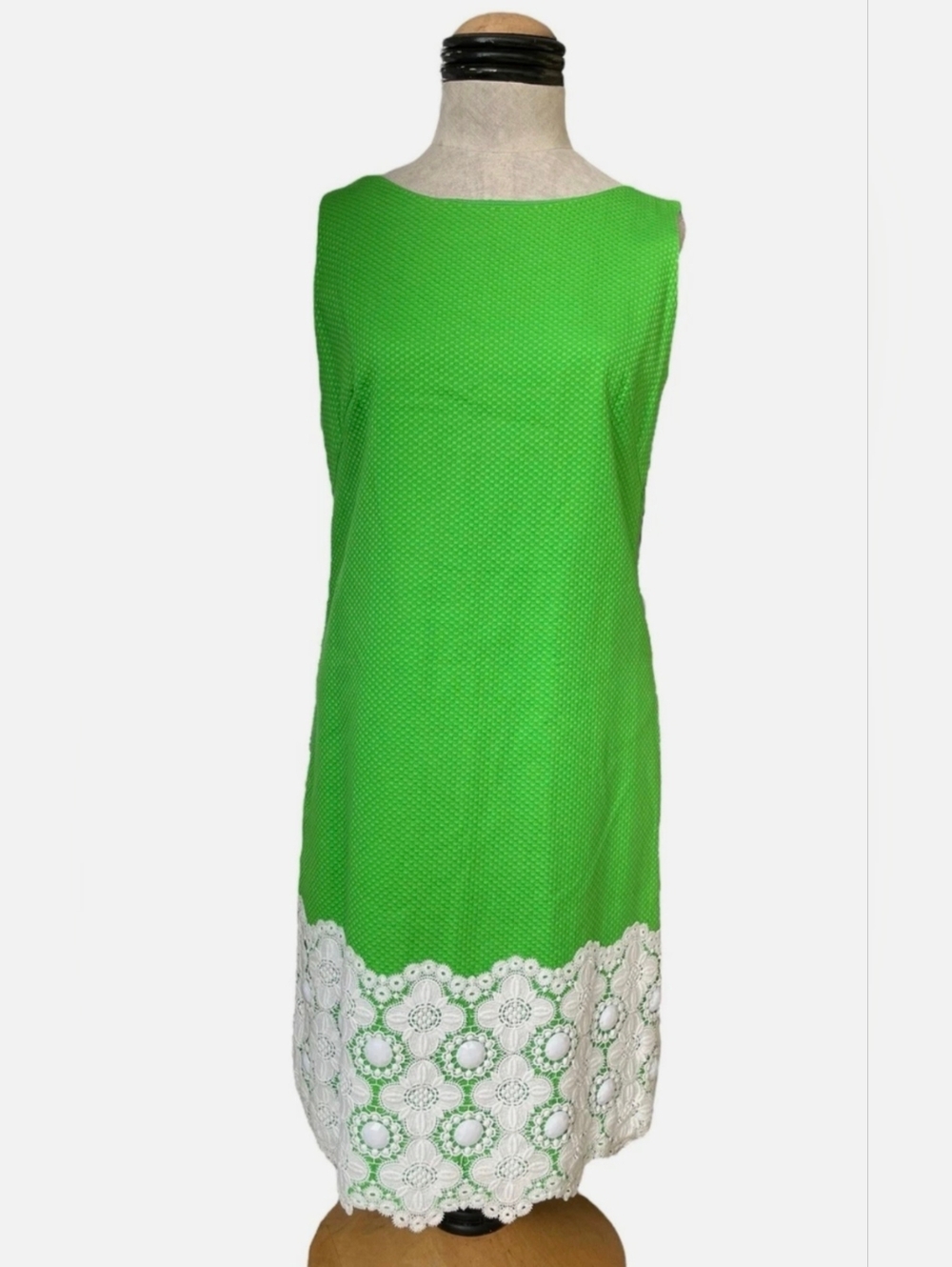 Lilly Pulitzer Jubilee Dress in a vibrant kelly green.Size 0 Excellent Condition - Picture 2 of 13